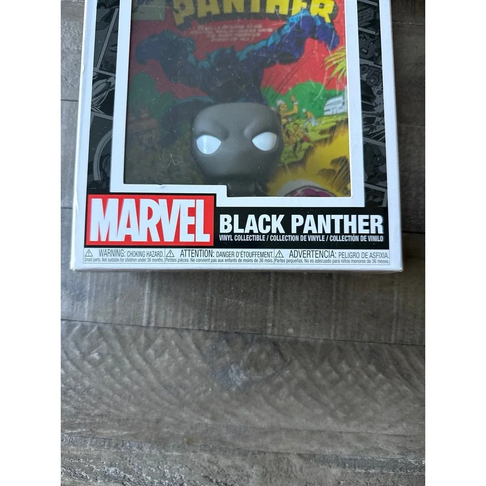 Black Panther Marvel Funko Pop collection figure with comic book  #18